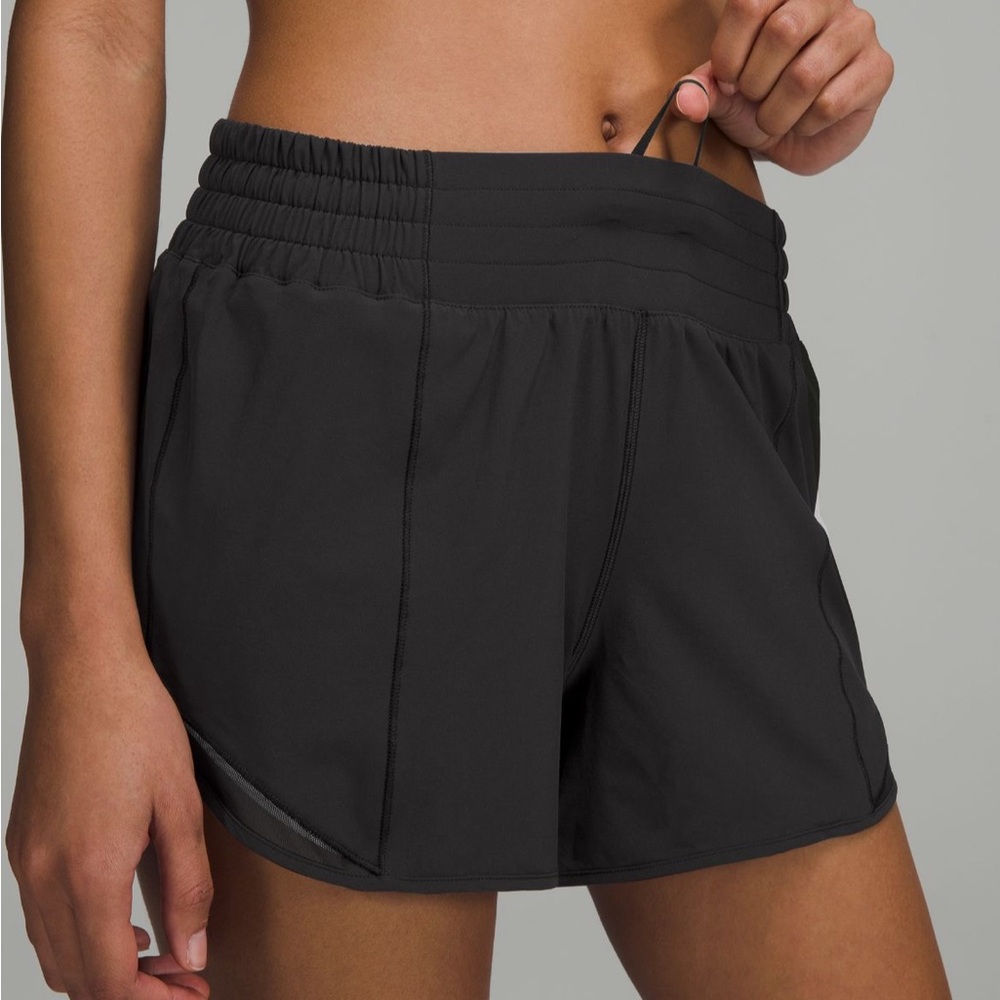 Lululemon Women's Black Hotty Hot High Rise shorts size 2   4”